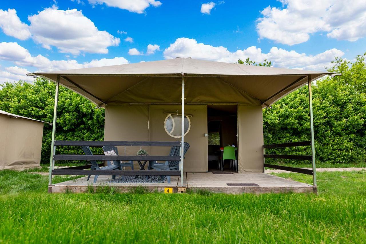 Boerderij Camping Nixhoeve Genderen Exteriör bild